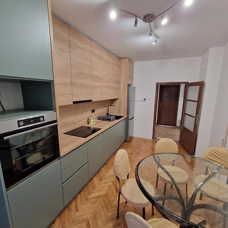 M Apartment 브르사츠 외부 사진